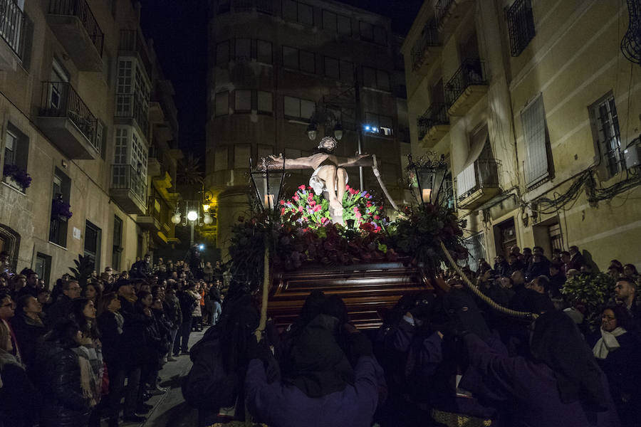La primera procesión de España ha realizado estación penitencial en la iglesia de Santa María de Gracia, ante la imagen de la Virgen del Rosell, y en la basílica de la Caridad, ante la imagen de la actual Patrona 