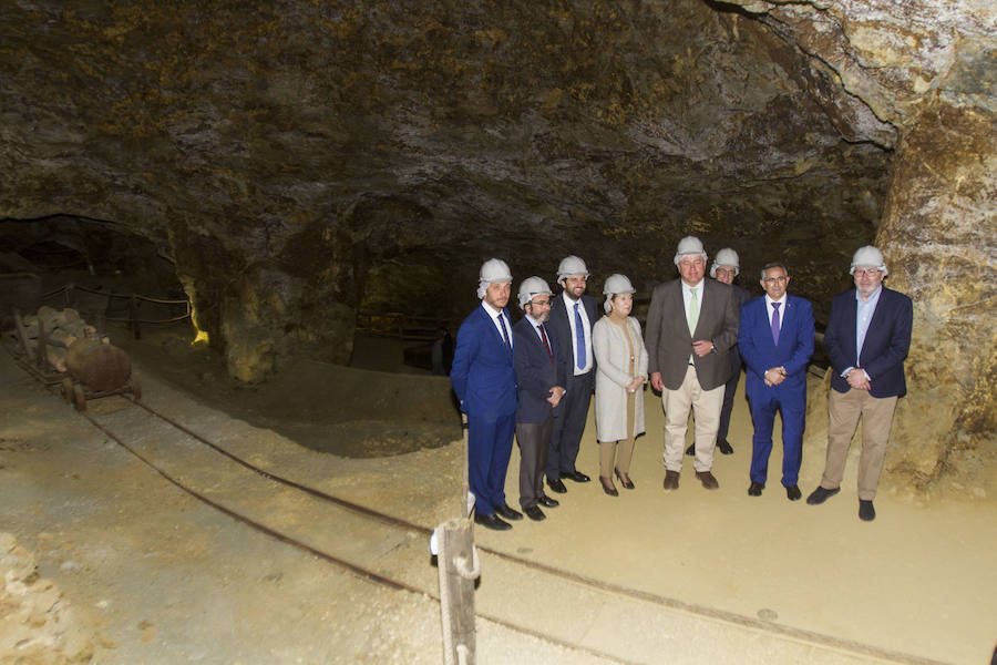 La presidenta del Congreso de los Diputados ha hecho estas declaraciones en referencia a la huida de la dirigente de ERC Marta Rovira. Pastor ha sido nombrada madrina de honor de la cofradía de Nuestro Padre Jesús Nazareno