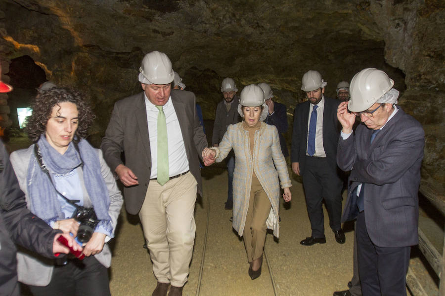La presidenta del Congreso de los Diputados ha hecho estas declaraciones en referencia a la huida de la dirigente de ERC Marta Rovira. Pastor ha sido nombrada madrina de honor de la cofradía de Nuestro Padre Jesús Nazareno