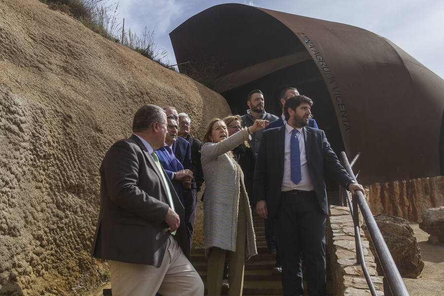 La presidenta del Congreso de los Diputados ha hecho estas declaraciones en referencia a la huida de la dirigente de ERC Marta Rovira. Pastor ha sido nombrada madrina de honor de la cofradía de Nuestro Padre Jesús Nazareno
