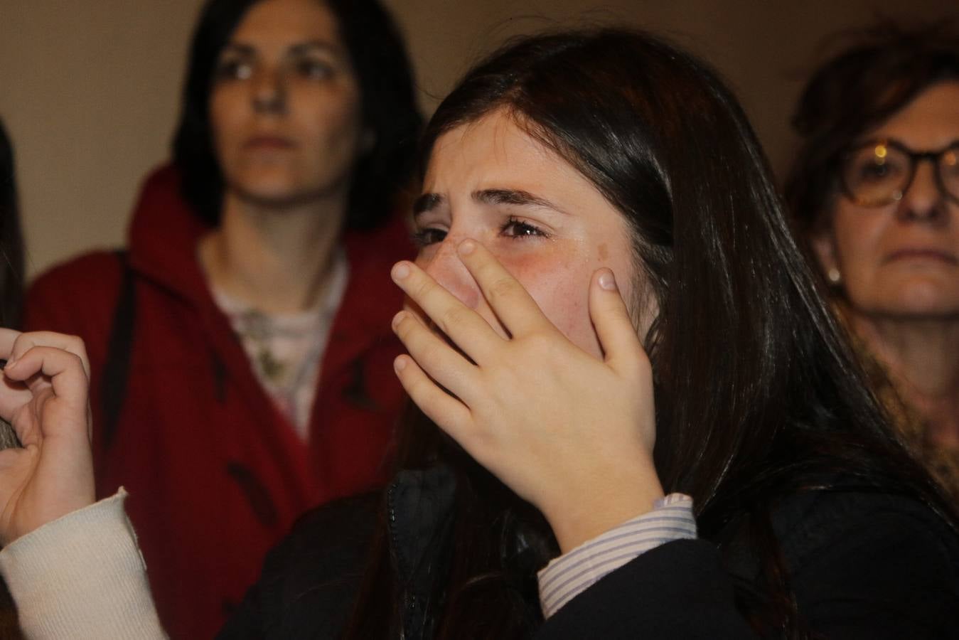 La lluvia obligó a la Dolorosa a resguardarse bajo la carpa de San Mateo para retomar poco después su desfile por la carrera