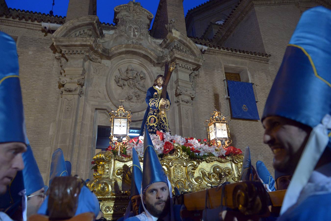 La primera cofradía inunda de fervor, arte y tradición las calles más nazarenas