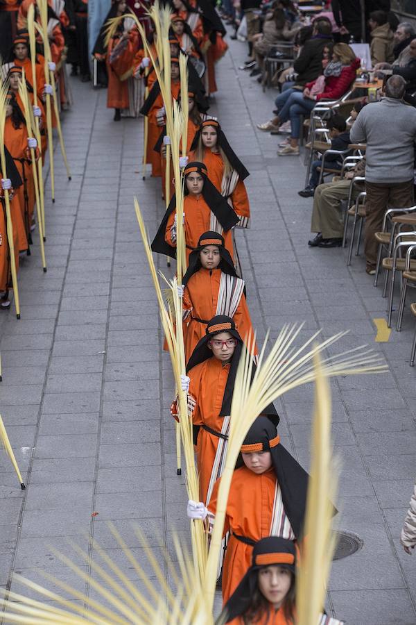 Cinco mil niños encarnan la llegada de Jesús a Jerusalén