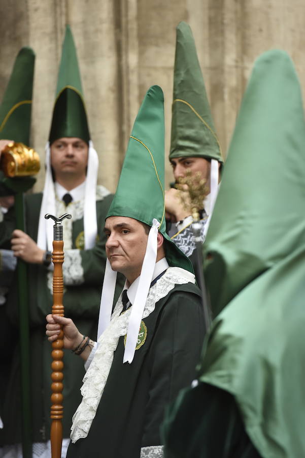 La cofradía luchó contra la lluvia en este Domingo de Ramos