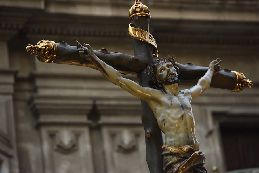 La cofradía luchó contra la lluvia en este Domingo de Ramos