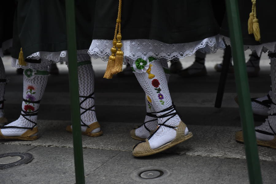 La cofradía luchó contra la lluvia en este Domingo de Ramos