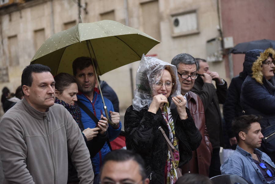 La cofradía luchó contra la lluvia en este Domingo de Ramos