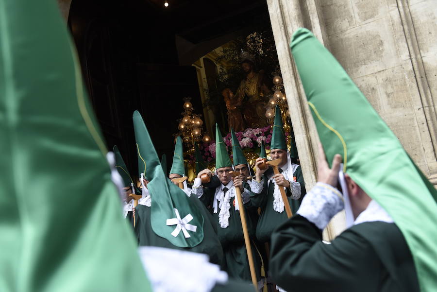 La cofradía luchó contra la lluvia en este Domingo de Ramos