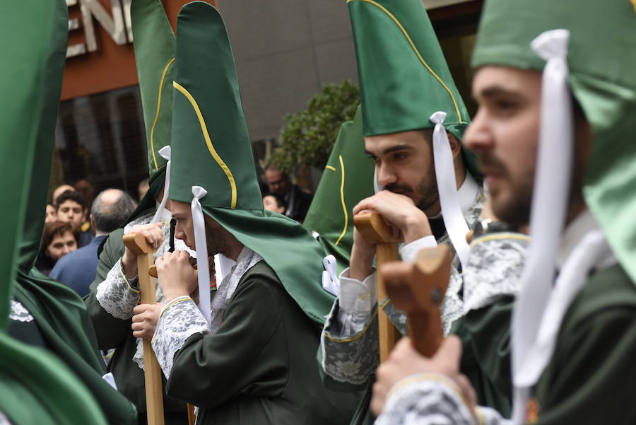 La cofradía luchó contra la lluvia en este Domingo de Ramos