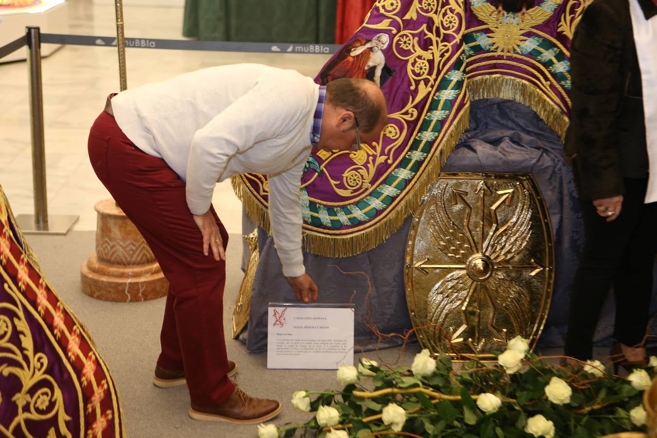 El Muy Ilustre Cabildo de Nuestra Señora la Virgen de la Amargura, Paso Blanco, presentó ayer los estrenos que la cofradía pondrá en escena en el desfile bíblico pasional del próximo Jueves Santo en Lorca