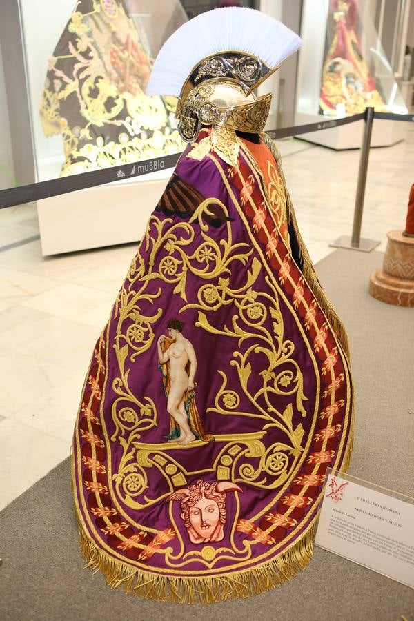 El Muy Ilustre Cabildo de Nuestra Señora la Virgen de la Amargura, Paso Blanco, presentó ayer los estrenos que la cofradía pondrá en escena en el desfile bíblico pasional del próximo Jueves Santo en Lorca