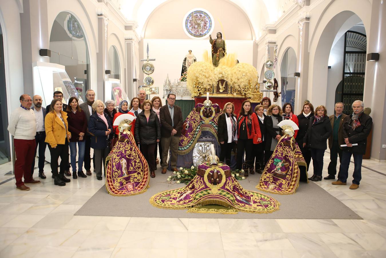 El Muy Ilustre Cabildo de Nuestra Señora la Virgen de la Amargura, Paso Blanco, presentó ayer los estrenos que la cofradía pondrá en escena en el desfile bíblico pasional del próximo Jueves Santo en Lorca