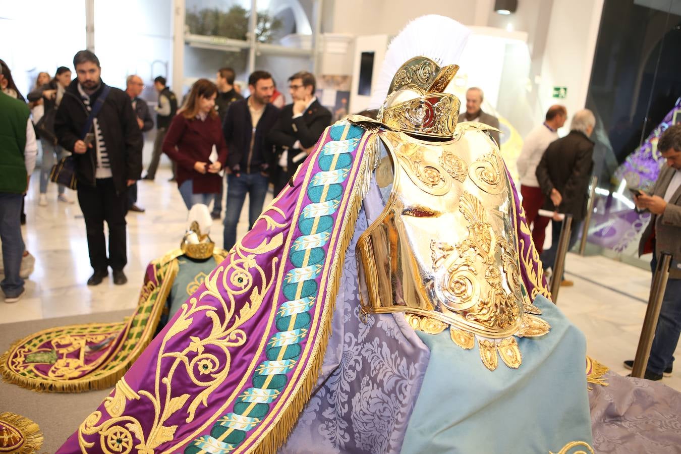El Muy Ilustre Cabildo de Nuestra Señora la Virgen de la Amargura, Paso Blanco, presentó ayer los estrenos que la cofradía pondrá en escena en el desfile bíblico pasional del próximo Jueves Santo en Lorca