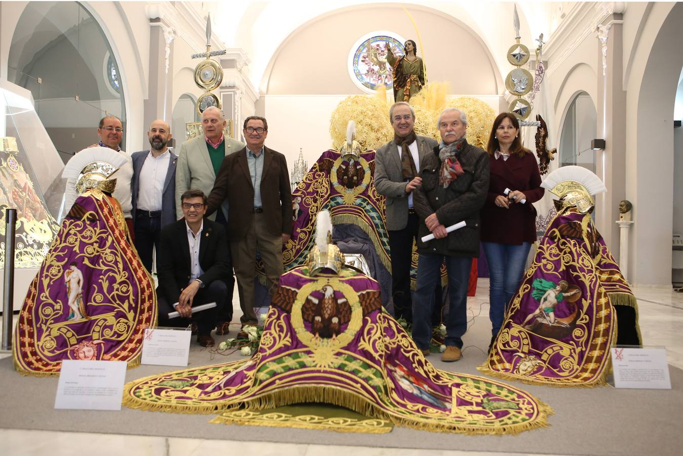 El Muy Ilustre Cabildo de Nuestra Señora la Virgen de la Amargura, Paso Blanco, presentó ayer los estrenos que la cofradía pondrá en escena en el desfile bíblico pasional del próximo Jueves Santo en Lorca