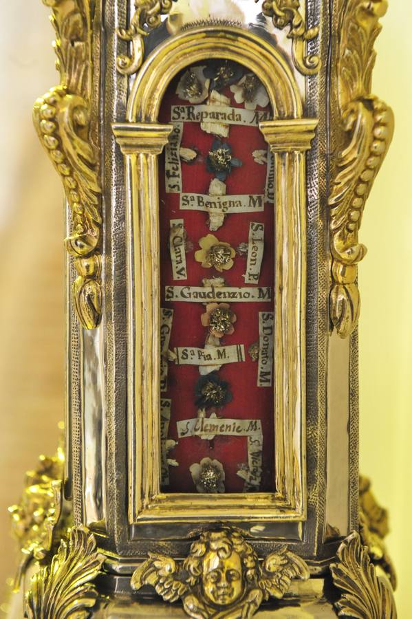Relicario con huesos de distintos santos (Museo de la Catedral).