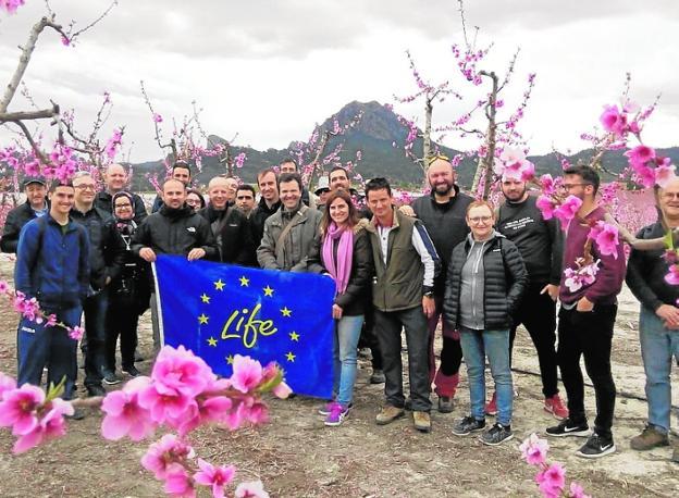 Algunos de los participantes, durante su visita de campo.