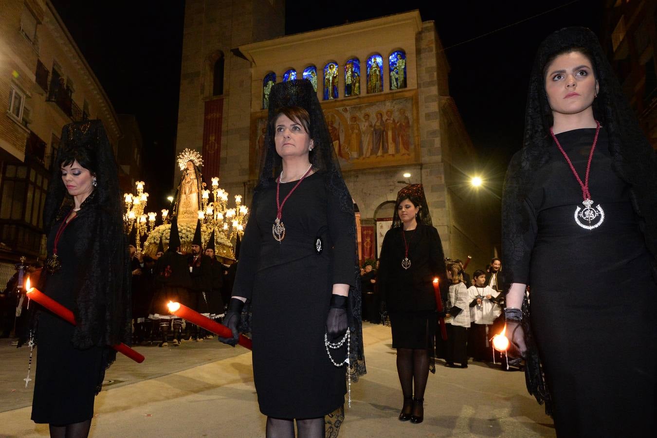 La procesión de Lunes Santo cautiva a la ciudad en su legendario cortejo desde San Antolín