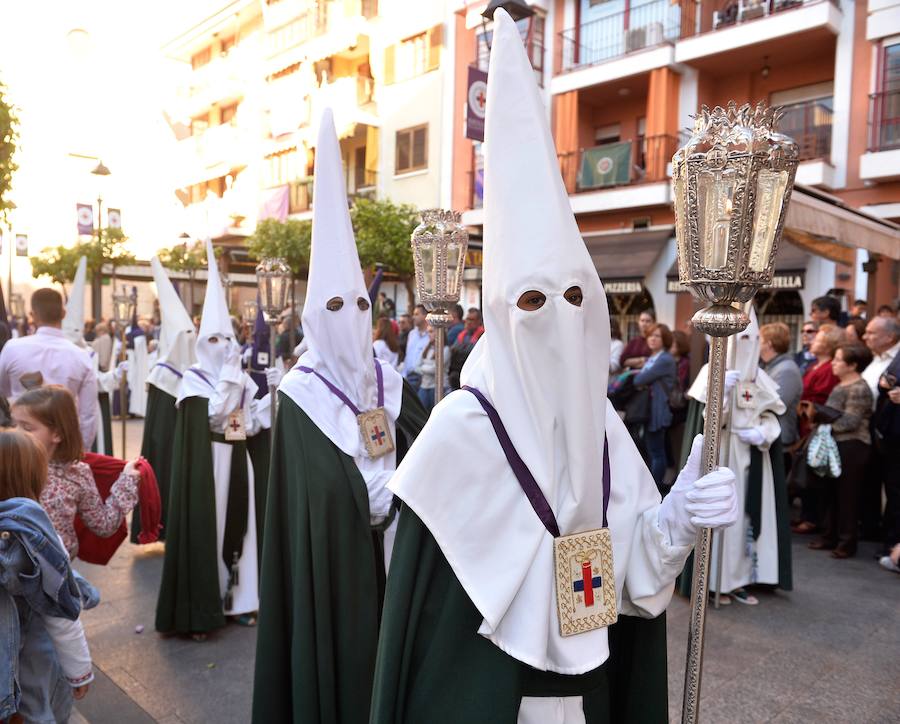 La Hermandad de Esclavos de Nuestro Padre Jesús del Rescate y María Santísima de la Esperanza transportó este Martes Santo sus tronos desde la Iglesia de San Juan Bautista de Murcia.