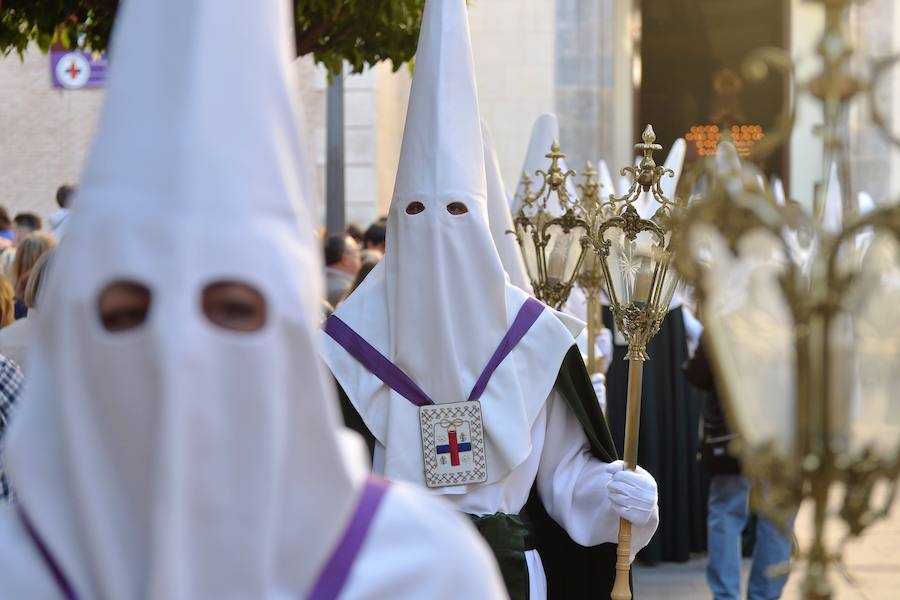 La Hermandad de Esclavos de Nuestro Padre Jesús del Rescate y María Santísima de la Esperanza transportó este Martes Santo sus tronos desde la Iglesia de San Juan Bautista de Murcia.