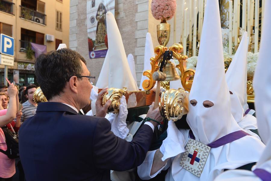 La Hermandad de Esclavos de Nuestro Padre Jesús del Rescate y María Santísima de la Esperanza transportó este Martes Santo sus tronos desde la Iglesia de San Juan Bautista de Murcia.