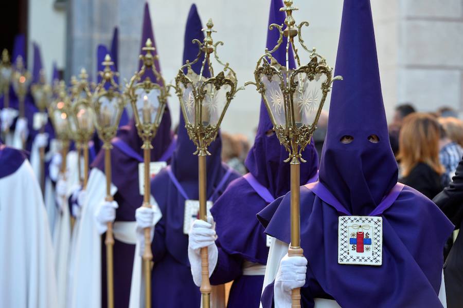 La Hermandad de Esclavos de Nuestro Padre Jesús del Rescate y María Santísima de la Esperanza transportó este Martes Santo sus tronos desde la Iglesia de San Juan Bautista de Murcia.