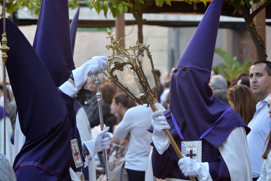 La Hermandad de Esclavos de Nuestro Padre Jesús del Rescate y María Santísima de la Esperanza transportó este Martes Santo sus tronos desde la Iglesia de San Juan Bautista de Murcia.