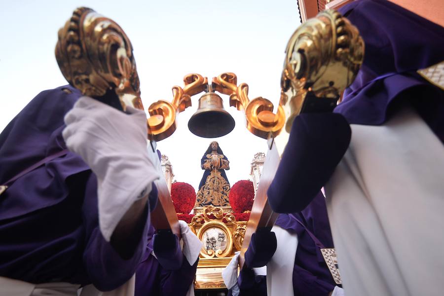 La Hermandad de Esclavos de Nuestro Padre Jesús del Rescate y María Santísima de la Esperanza transportó este Martes Santo sus tronos desde la Iglesia de San Juan Bautista de Murcia.