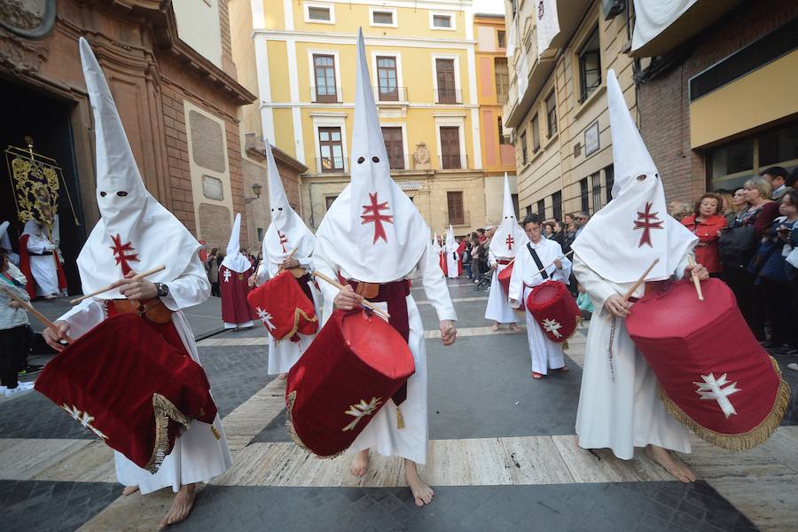 La Pontificia, Real, Hospitalaria y Primitiva Asociación del Santísimo Cristo de la Salud transportó este Martes Santo sus tronos desde la Iglesia de San Juan de Dios de Murcia.