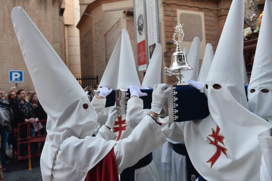 La Pontificia, Real, Hospitalaria y Primitiva Asociación del Santísimo Cristo de la Salud transportó este Martes Santo sus tronos desde la Iglesia de San Juan de Dios de Murcia.