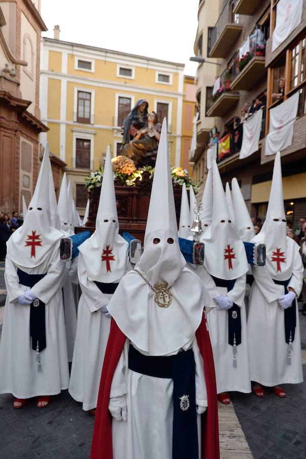 La Pontificia, Real, Hospitalaria y Primitiva Asociación del Santísimo Cristo de la Salud transportó este Martes Santo sus tronos desde la Iglesia de San Juan de Dios de Murcia.