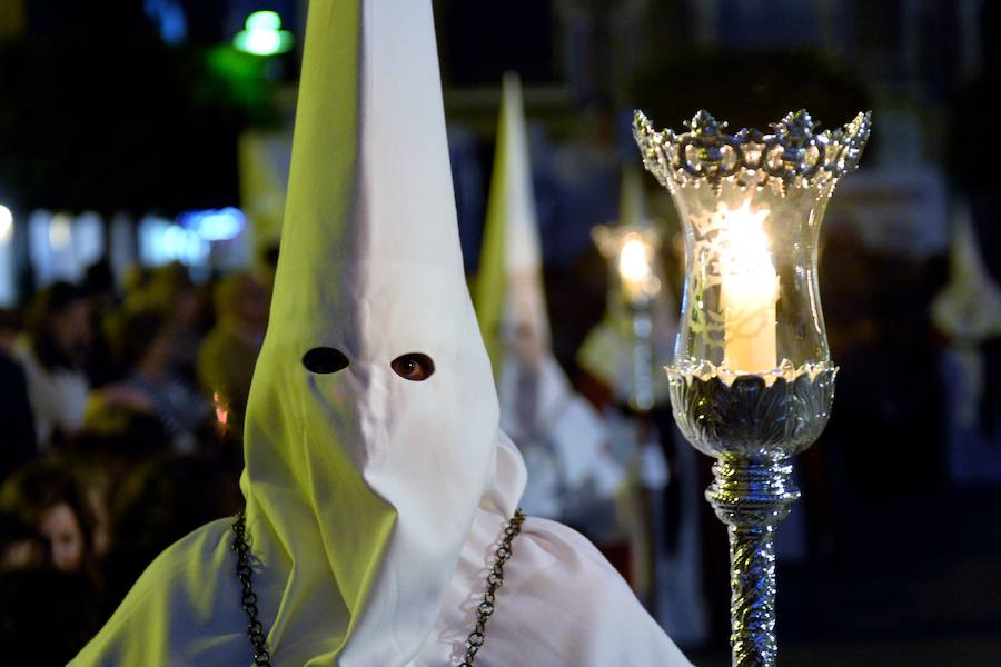 La Pontificia, Real, Hospitalaria y Primitiva Asociación del Santísimo Cristo de la Salud transportó este Martes Santo sus tronos desde la Iglesia de San Juan de Dios de Murcia.