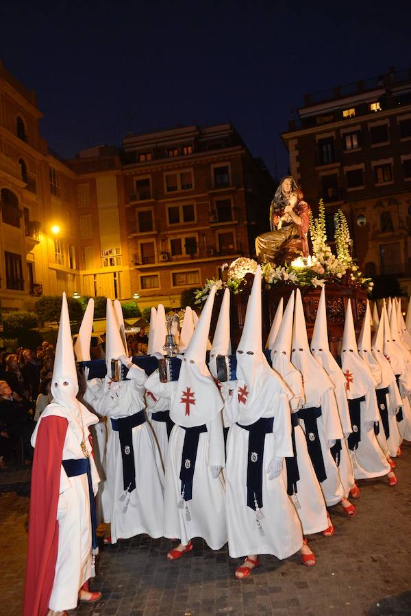 La Pontificia, Real, Hospitalaria y Primitiva Asociación del Santísimo Cristo de la Salud transportó este Martes Santo sus tronos desde la Iglesia de San Juan de Dios de Murcia.