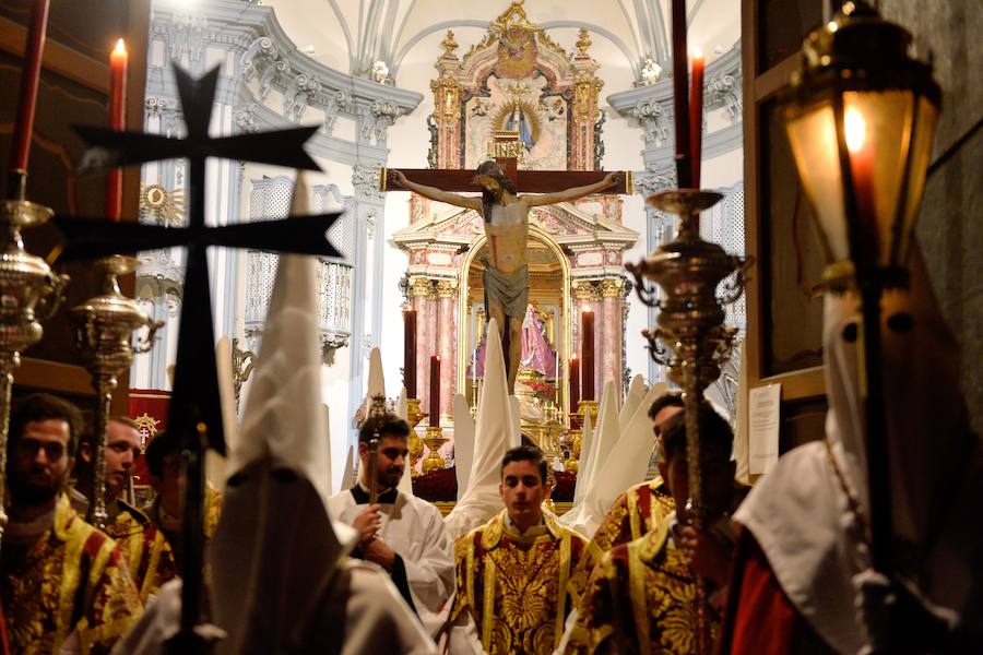 La Pontificia, Real, Hospitalaria y Primitiva Asociación del Santísimo Cristo de la Salud transportó este Martes Santo sus tronos desde la Iglesia de San Juan de Dios de Murcia.