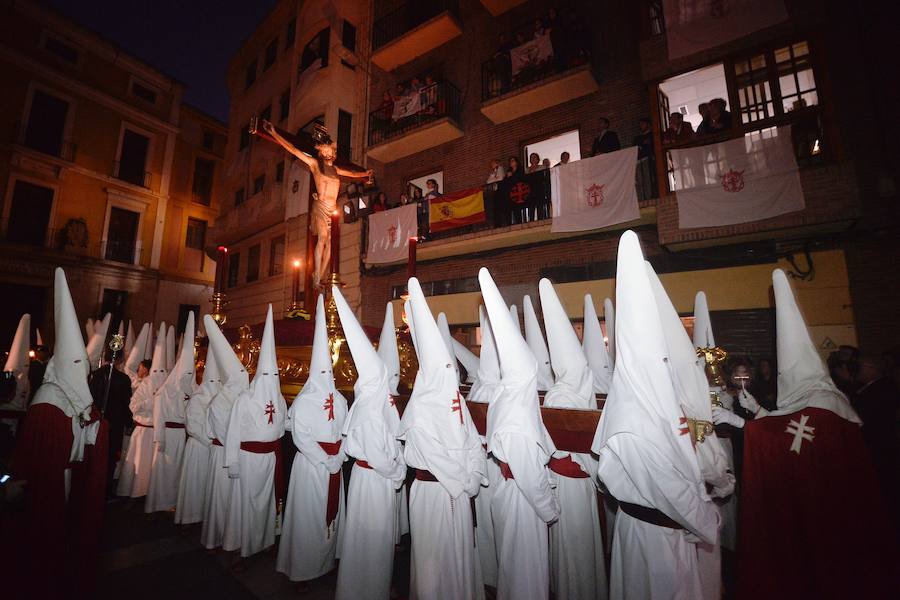 La Pontificia, Real, Hospitalaria y Primitiva Asociación del Santísimo Cristo de la Salud transportó este Martes Santo sus tronos desde la Iglesia de San Juan de Dios de Murcia.