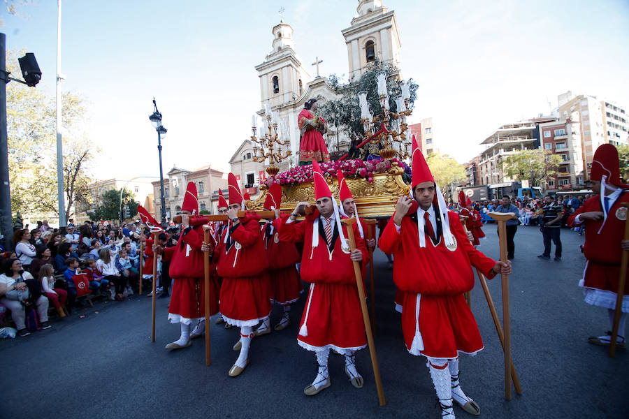 La multitudinaria procesión que partió de la parroquia de El Carmen convocó en la ciudad a miles de fieles para vibrar ante el cortejo más huertano