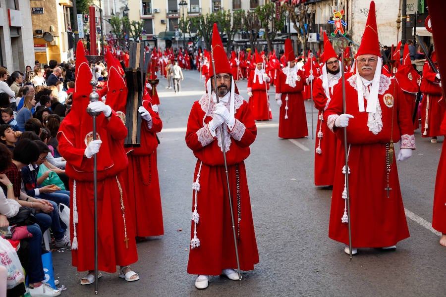 La multitudinaria procesión que partió de la parroquia de El Carmen convocó en la ciudad a miles de fieles para vibrar ante el cortejo más huertano