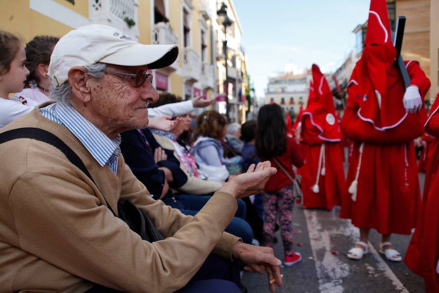 La multitudinaria procesión que partió de la parroquia de El Carmen convocó en la ciudad a miles de fieles para vibrar ante el cortejo más huertano