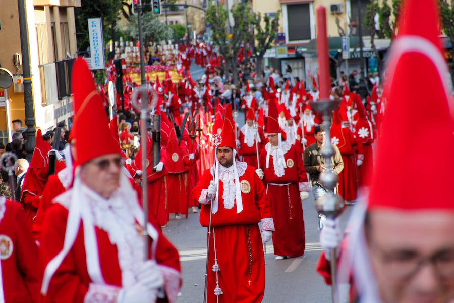 La multitudinaria procesión que partió de la parroquia de El Carmen convocó en la ciudad a miles de fieles para vibrar ante el cortejo más huertano