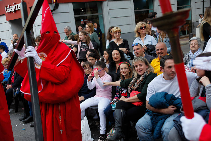 La multitudinaria procesión que partió de la parroquia de El Carmen convocó en la ciudad a miles de fieles para vibrar ante el cortejo más huertano