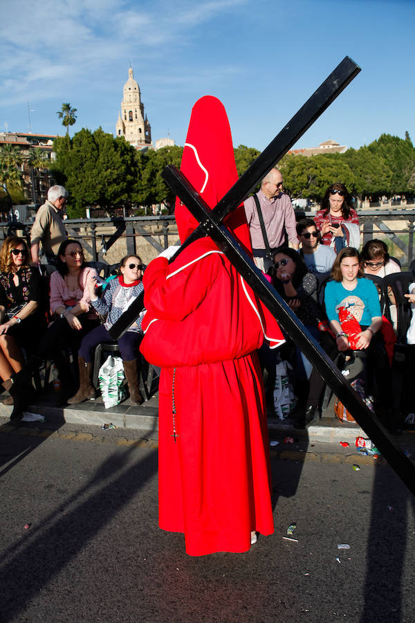 La multitudinaria procesión que partió de la parroquia de El Carmen convocó en la ciudad a miles de fieles para vibrar ante el cortejo más huertano