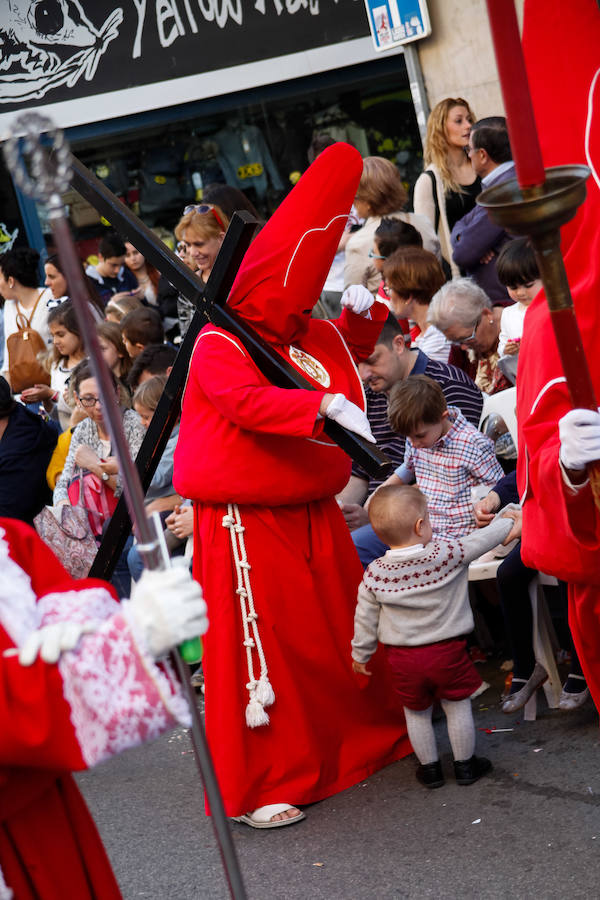 La multitudinaria procesión que partió de la parroquia de El Carmen convocó en la ciudad a miles de fieles para vibrar ante el cortejo más huertano