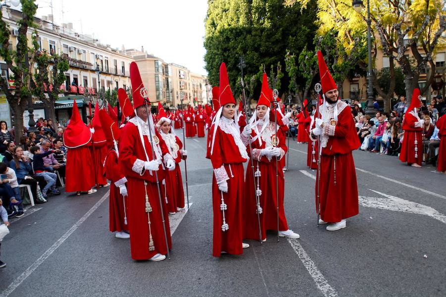 La multitudinaria procesión que partió de la parroquia de El Carmen convocó en la ciudad a miles de fieles para vibrar ante el cortejo más huertano