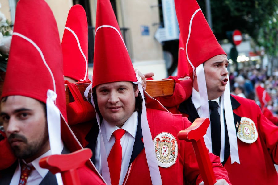 La multitudinaria procesión que partió de la parroquia de El Carmen convocó en la ciudad a miles de fieles para vibrar ante el cortejo más huertano