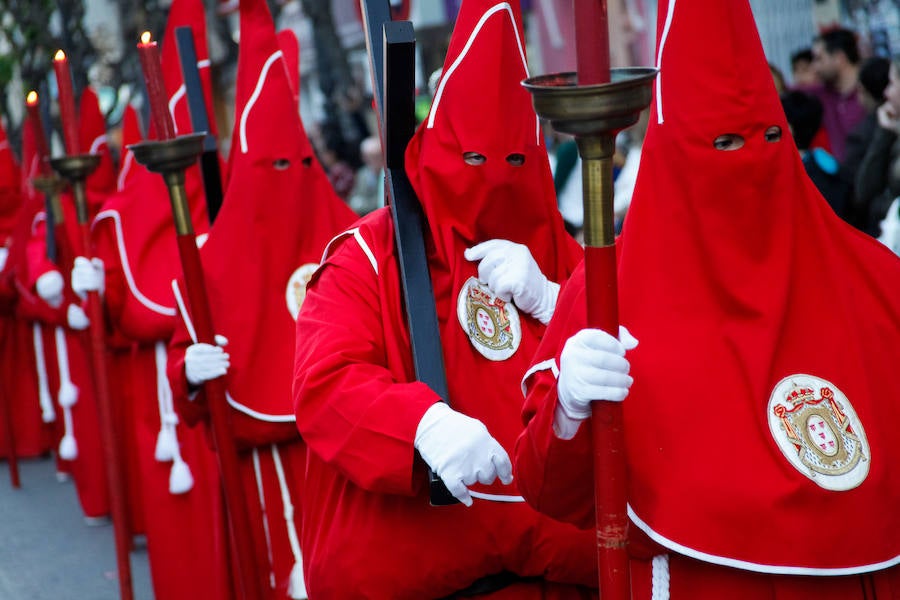 La multitudinaria procesión que partió de la parroquia de El Carmen convocó en la ciudad a miles de fieles para vibrar ante el cortejo más huertano