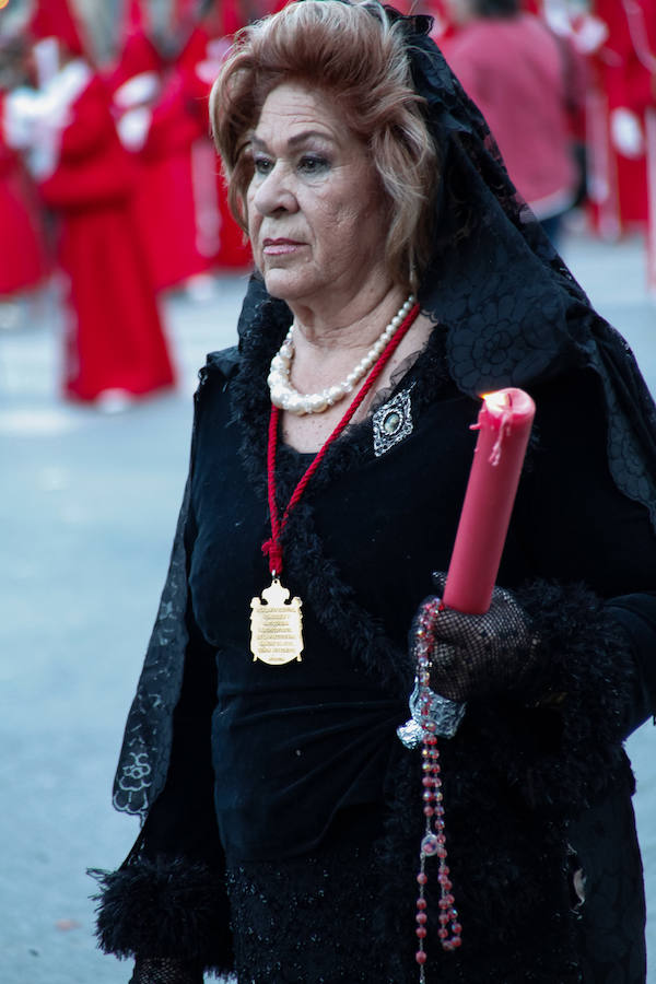 La multitudinaria procesión que partió de la parroquia de El Carmen convocó en la ciudad a miles de fieles para vibrar ante el cortejo más huertano