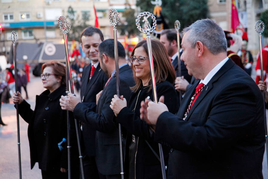 La multitudinaria procesión que partió de la parroquia de El Carmen convocó en la ciudad a miles de fieles para vibrar ante el cortejo más huertano