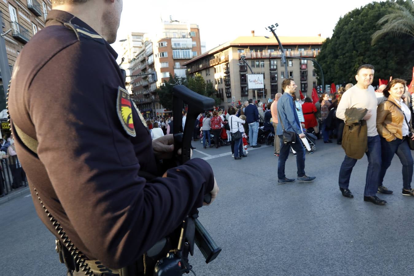 La multitudinaria procesión que partió de la parroquia de El Carmen convocó en la ciudad a miles de fieles para vibrar ante el cortejo más huertano