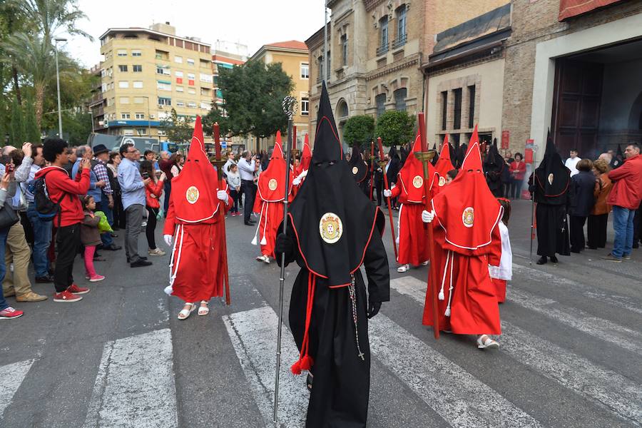 Los nazarenos portaron las imágenes por el centro de la ciudad