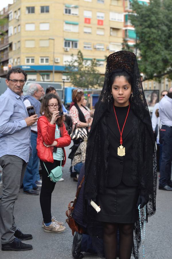 Los nazarenos portaron las imágenes por el centro de la ciudad