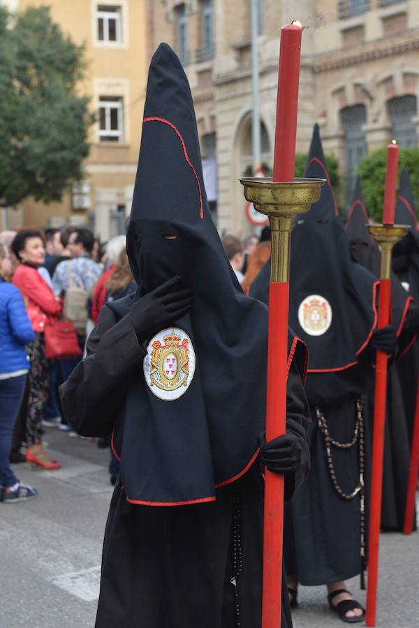 Los nazarenos portaron las imágenes por el centro de la ciudad